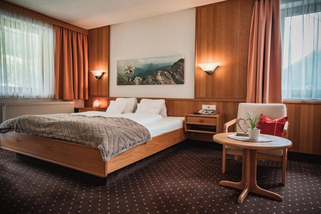 Hotel Garni Romantika Санкт-Леонгард-ім-Пітцталь Екстер'єр фото