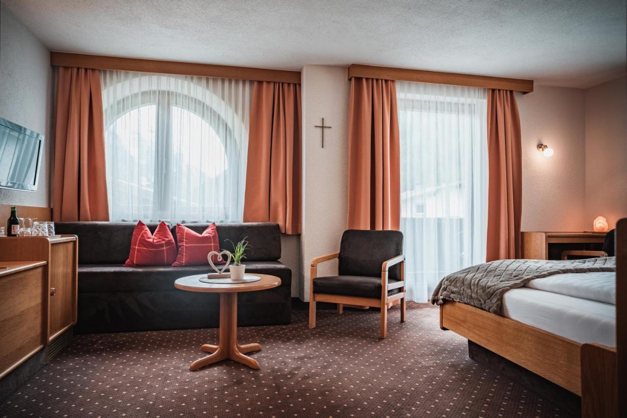 Hotel Garni Romantika Санкт-Леонгард-ім-Пітцталь Екстер'єр фото