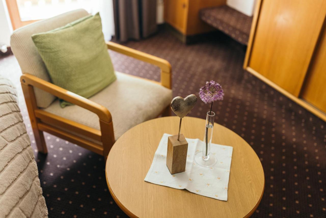 Hotel Garni Romantika Санкт-Леонгард-ім-Пітцталь Екстер'єр фото