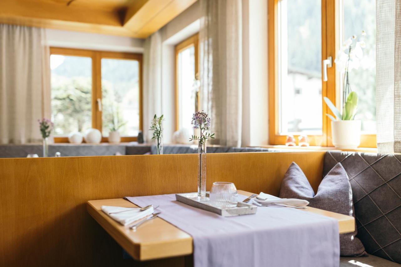 Hotel Garni Romantika Санкт-Леонгард-ім-Пітцталь Екстер'єр фото