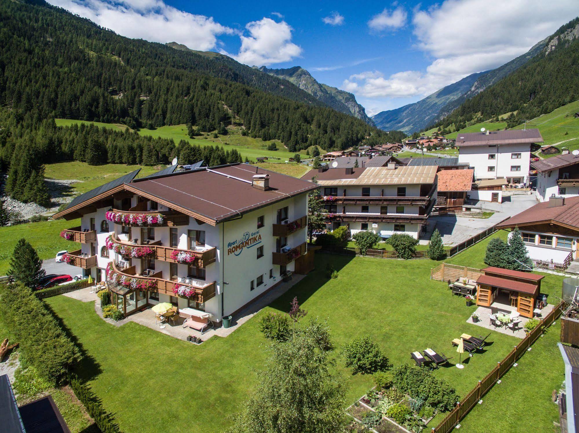 Hotel Garni Romantika Санкт-Леонгард-ім-Пітцталь Екстер'єр фото