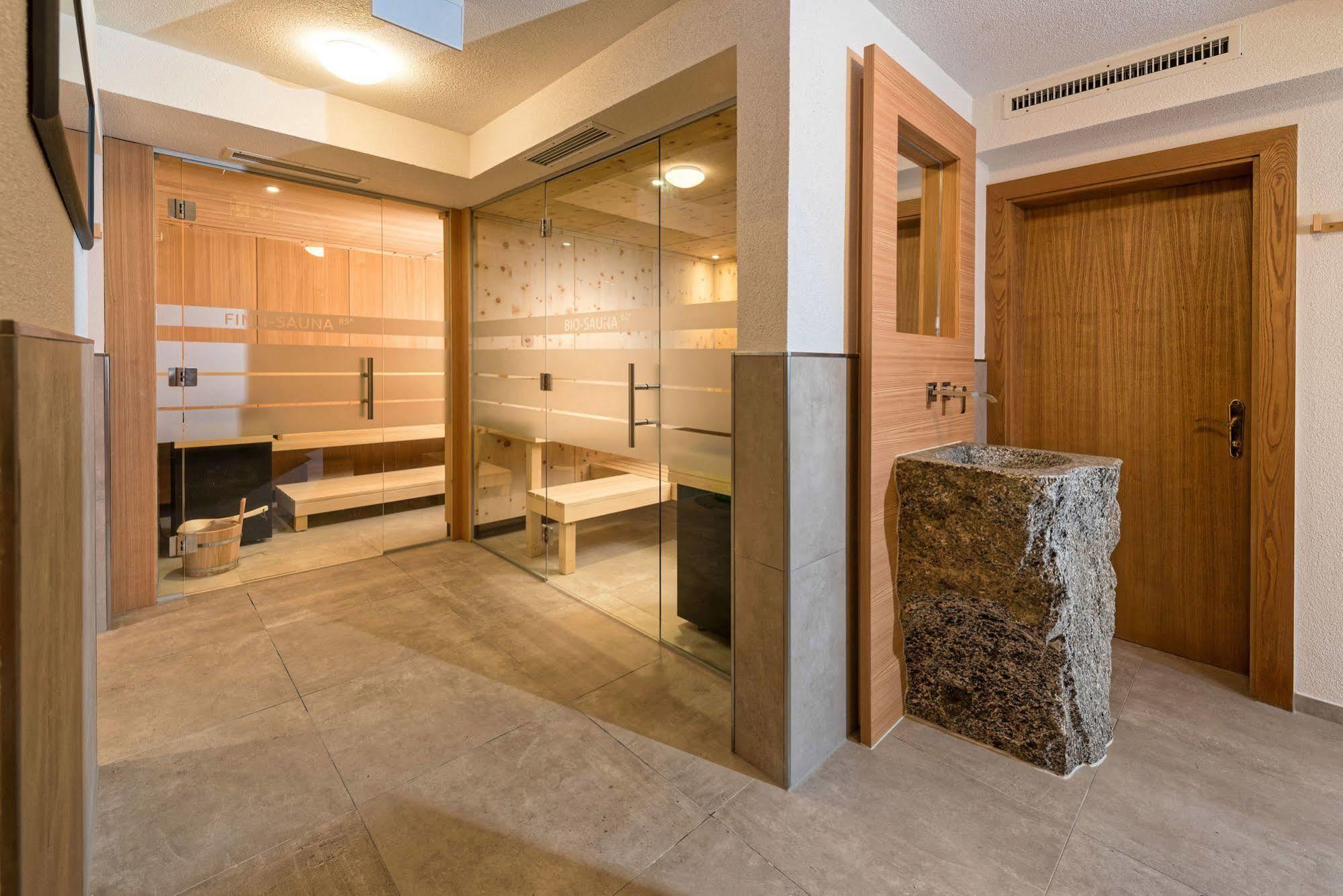 Hotel Garni Romantika Санкт-Леонгард-ім-Пітцталь Екстер'єр фото