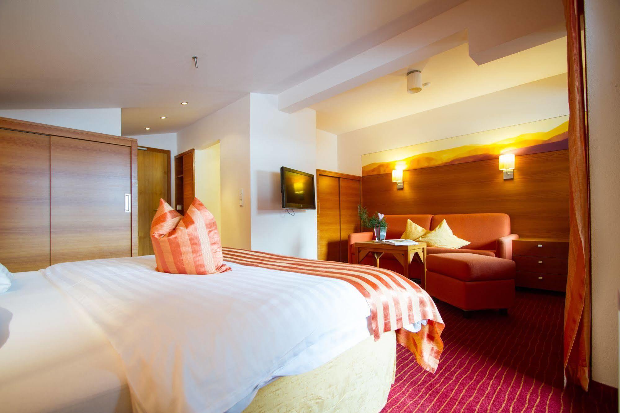 Hotel Garni Romantika Санкт-Леонгард-ім-Пітцталь Екстер'єр фото